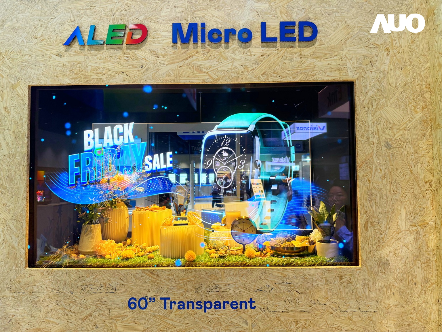 友達領先業界打造「60吋高透明度Micro LED顯示器」，具高穿透率、低繞射、高亮度、無縫拼接等優勢，展現如家庭玄關窗屏、商品展示櫥窗，或觀光運具的導覽窗屏之應用潛力，獲台灣精品標誌
