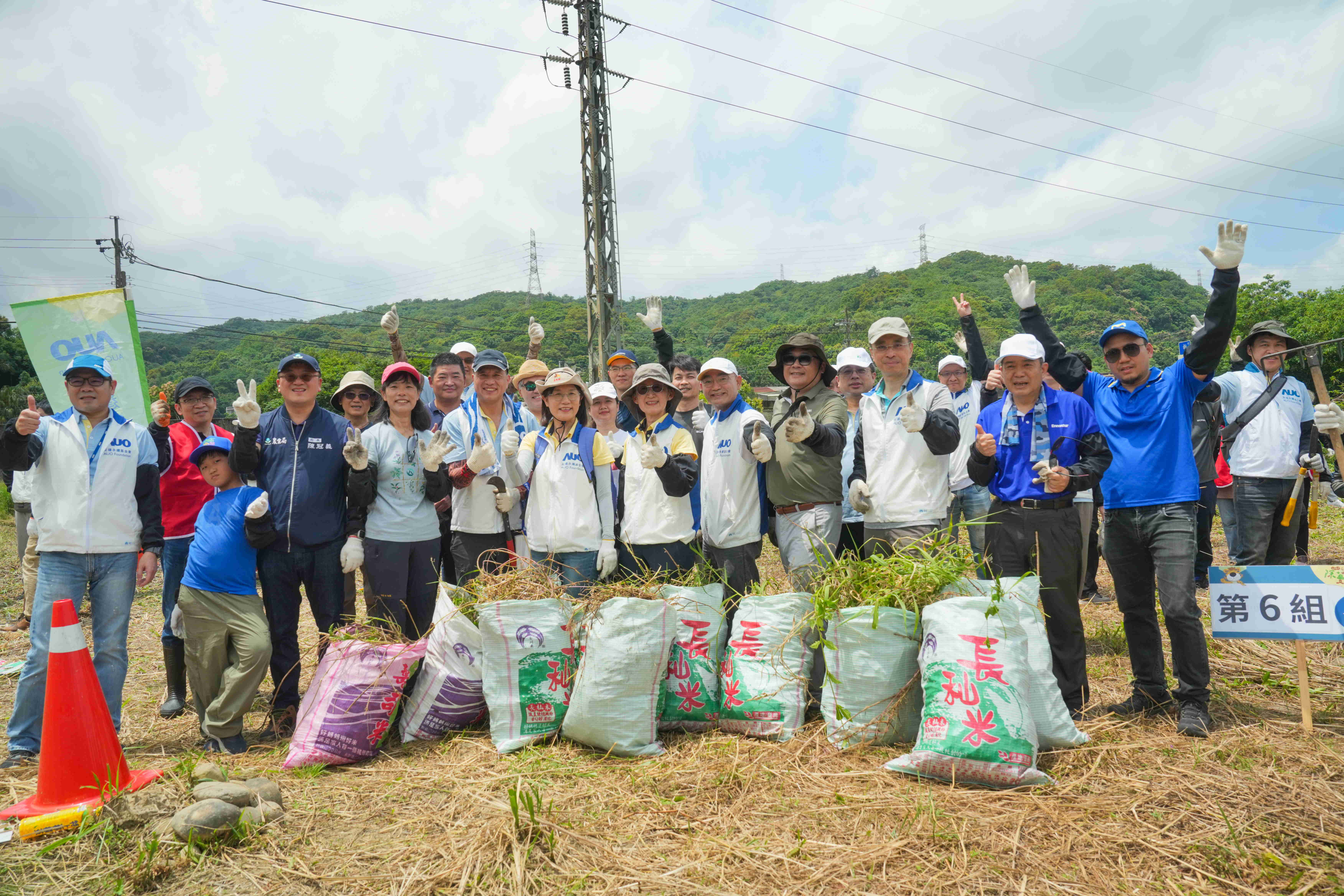 友達永續基金會今（17）日在桃園龍潭廠區舉辦「手護台灣綠色堡壘　Green Party除蔓生活節」，由友達光電暨友達永續基金會董事長彭双浪攜手政府、供應商等合作夥伴共同參與